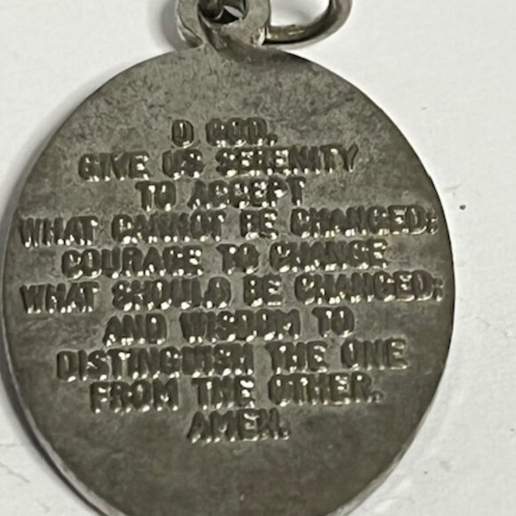 VTG Christian Praying Hands Oval Medal Pendant Serenity Prayer - Picture 5 of 8